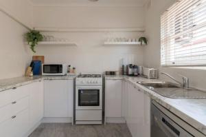 Gem Apartment 4 - Courtyard I Beach I Wifi I Cafes