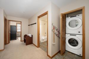 Roomy Zephyr Mountain Lodge Condo with Perfect Slope View from Balcony condo