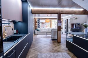 Captains Riverside Villa - Jacuzzi - BBQ Hut - ROVANIEMI