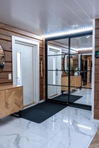 Captains Riverside Villa - Jacuzzi - BBQ Hut - ROVANIEMI