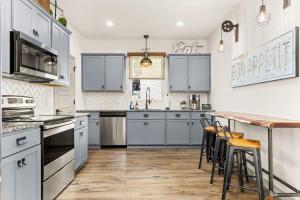 Lake View Getaway Hot Tub Firepit & Game Room