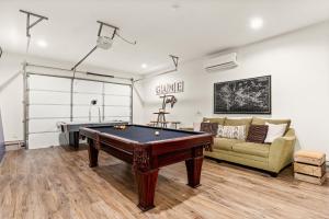 Lake View Getaway Hot Tub Firepit & Game Room