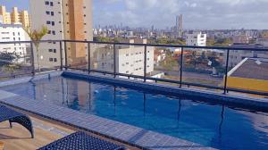 Flat com piscina na cobertura em Intermares