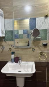 Super lux apart 15 mins away from airport and in central place of new cairo