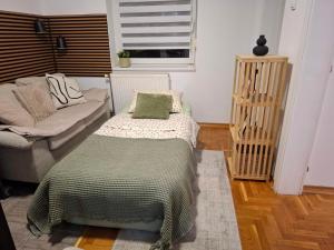 NS Urban Stay-Studio with Balcony and Free Parking