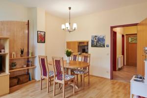 DAS BURGENNEST, 5 Personen - 1 Preis, Bademantelgang zur Therme Lutzmannsburg, Garten, Gratis Parkplatz