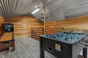 Sleeps 16 Game Room Fire Pit Grand Family Dining Room