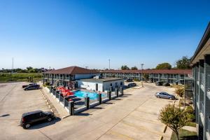 HomeTowne Studios by Red Roof San Antonio E - Frost Bank Center