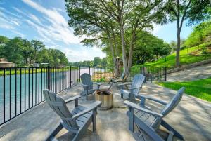 Waterfront Sleeps 16 Perfect for Family & Wurstfest