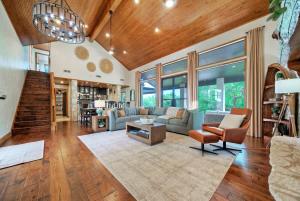 Waterfront Sleeps 16 Perfect for Family & Wurstfest