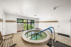 Gulf and Bay Club- C401