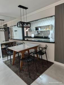 Apartamento de 3 qts com garagem na Praia do Morro a 50m do mar