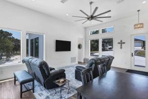 Luxury Hill Country Family Stay Hot Tub Scenic Views