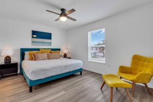 Luxe Stay Near Gulf ! Spacious, Private Family Pool & Garage