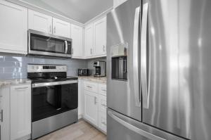 Elevated Beach Vibes – Bikes, Beach, Views