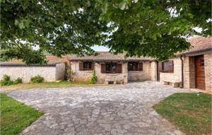 2 Bedroom Cozy Stacaravan In Obrovac