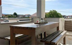 2 Bedroom Cozy Apartment In Vrsi