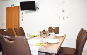 2 Bedroom Cozy Apartment In Vrsi