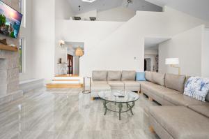 Lemon Bay Luxe – Dock, Beach & Manasota Vibes