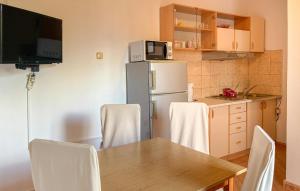 Beautiful Apartment In Lopar With Wifi