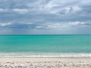 Sunburst Escape w Heated Pool, Dock & Beach