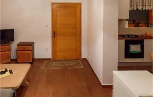 2 Bedroom Amazing Apartment In Mrkopalj