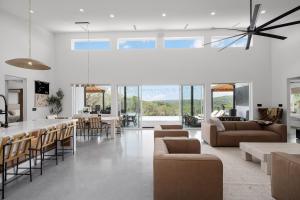 Heated Infinity Pool & Hot Tub Stunning Views for the Family