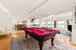 Family Waterfront Direct Lake Access Pool Table