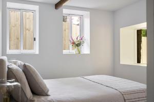 Belgravia Residence Rooftop Pool Oasis