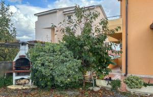 Gorgeous Apartment In Lopar With Wifi