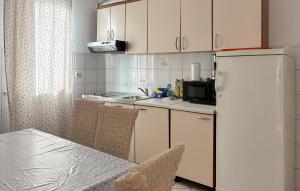 Gorgeous Apartment In Lopar With Wifi