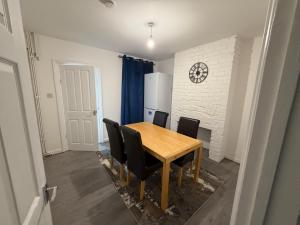 Central Luton, Guest House