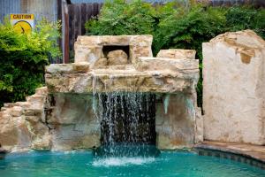 Close to River Shared Family Pool Wurstfest Ready