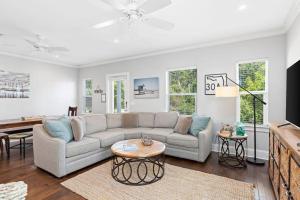 Off The Hook in Blue Mountian Beach