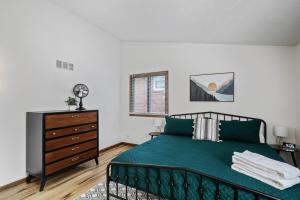 Central Location - 2 living spaces & covered patio!