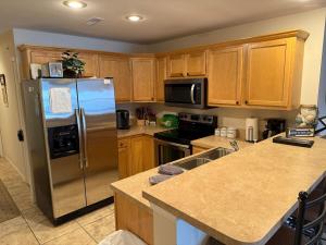 Lake Front and Calm Waters at Miramar 3BR 2BA