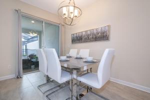 4809AM TOWNHOUSE 4 BEDROOMS & 3 BATHROOMS + POOL