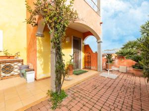 Apartment in Lu Bagnu with garden