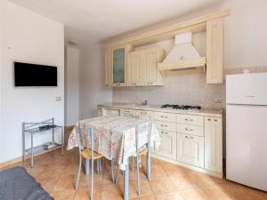 apartment in a residence with private patio img5