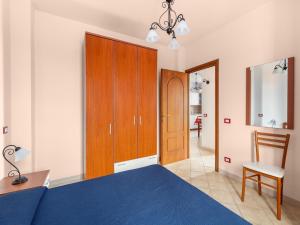 A 150 meter long mare, 2 fish img19