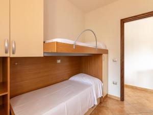 Apartment in residence with patio img19