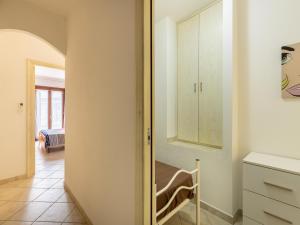 Apartment with air conditioning and sea views img15