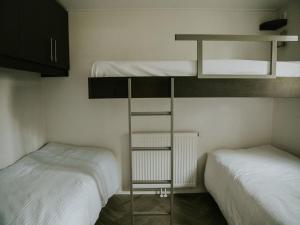 Charming 5-Person Bee Lodge in the Woods