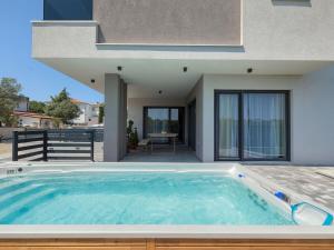 Villa in Pula with swimming pool