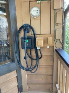 Cozy 3BR Dog-Friendly Cabin- Level 2 EV Chgr