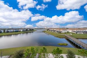 3131-403AR STOREY LAKE, CONDO 22 LAKE VIEW