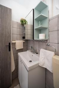 Apartments and rooms by the sea Zaglav, Dugi otok - 8170