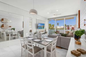 Marea Walk to Medano Stylish Stay in Cabo