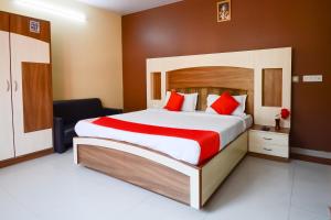 Hotel Samar Palace Near Sodala Vivek Vihar Metro Station