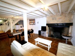 Blanquefort Woodland Hill Retreat
